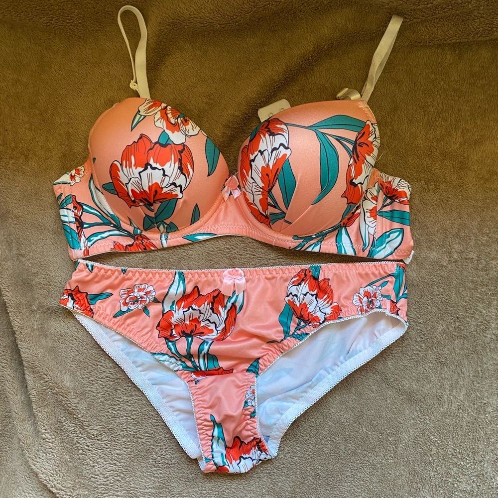 SHEIN Floral Print Underwire Lingerie Set Size:L (NWT)